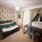 Queens Rooms, A Perfect Stay, Next To Shopping Parks And Central Manchester