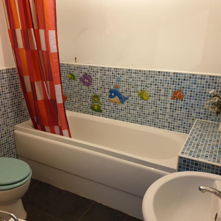 Queens Rooms, A Perfect Stay, Next To Shopping Parks And Central Guest house *