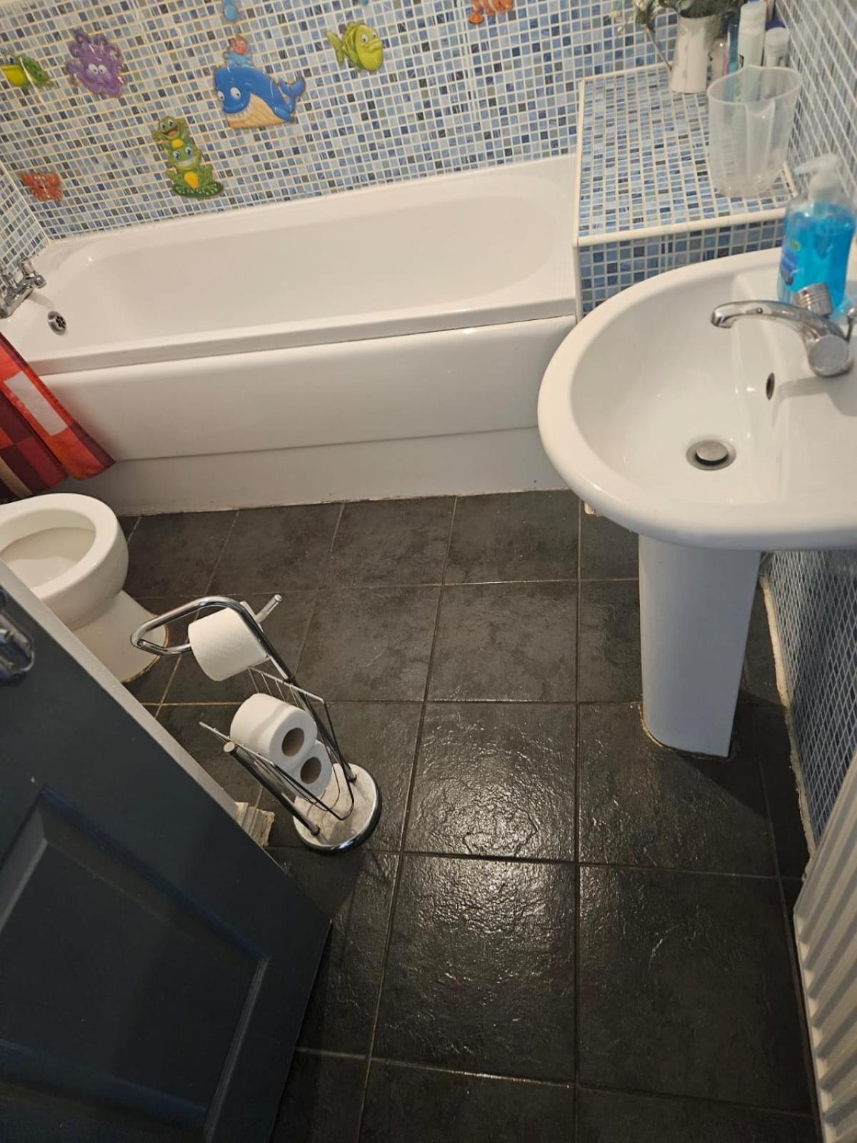Queens Rooms, A Perfect Stay, Next To Shopping Parks And Central Guest house